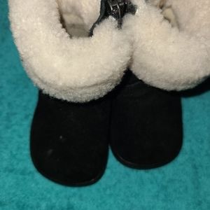 Toddler black uggs size 2/3